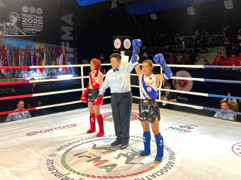 Huỳnh Hà Hữu Hiếu hạ knock-out đối thủ chủ nhà, giành huy chương vàng thế giới