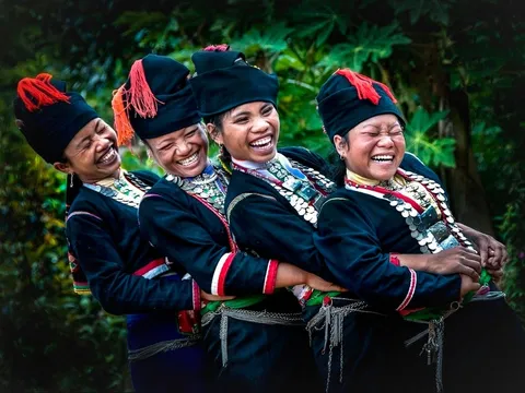 Tổ chức Triển lãm ảnh "Sắc màu các dân tộc Việt Nam"