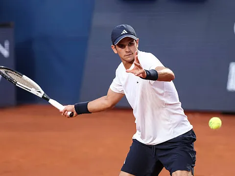 Jodar tiến vào tứ kết Barcelona Open 2026, nối gót kỷ lục của Nadal và Alcaraz