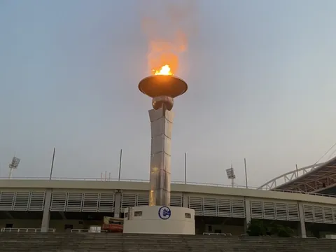 Đài đuốc sân vận động Mỹ Đình được vận hành thử trước thềm SEA Games 31