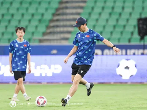 Huấn luyện viên Kim Sang-sik không thể trả nợ thay cho người tiền nhiệm Troussier