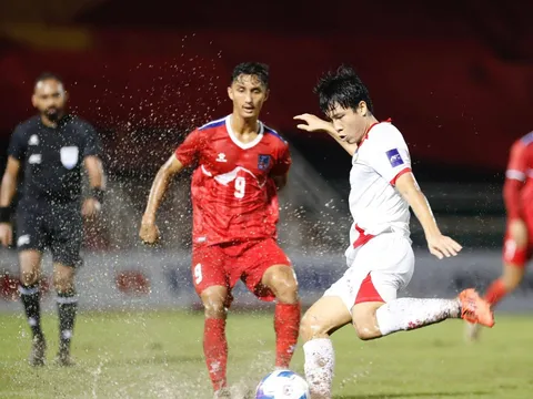 Đội tuyển Việt Nam: Nắng mưa là chuyện của trời!
