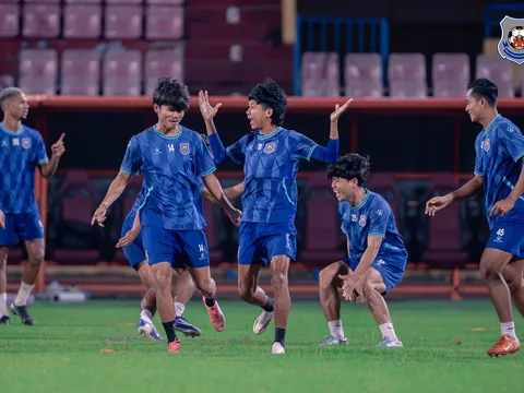 Hai câu lạc bộ Svay Rieng và Bangkok United mượn sân Hàng Đẫy để đá trận thủ tục