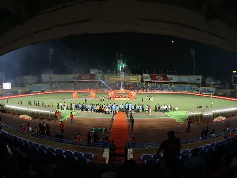 V.League một phần tư thế kỷ vẫn còn cảnh "ăn đong"