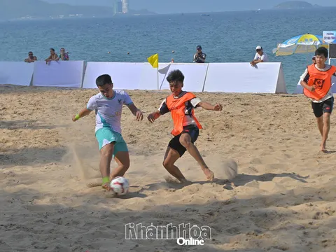 Khai mạc Giải Bóng đá bãi biển Đại hội Thể dục thể thao tỉnh Khánh Hòa lần thứ I