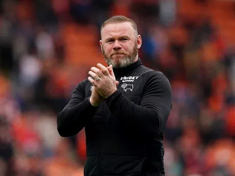 Wayne Rooney rời ghế huấn luyện viên trưởng của Derby County