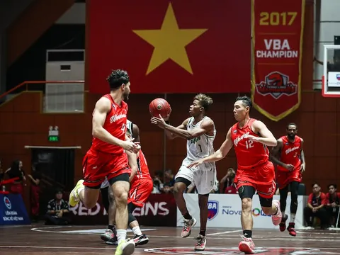 VBA 2022: Clayton Guillozet toả sáng giúp Thang Long Warriors có được chiến thắng trên sân nhà