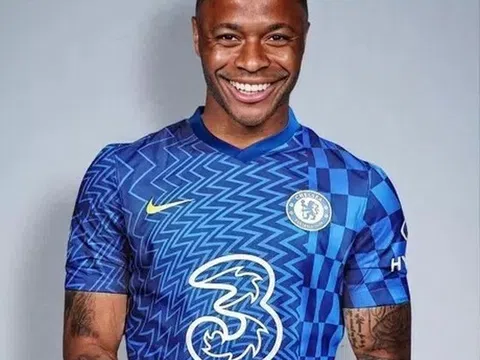 Chelsea chính thức ký hợp đồng với Raheem Sterling và Kalidou Koulibaly