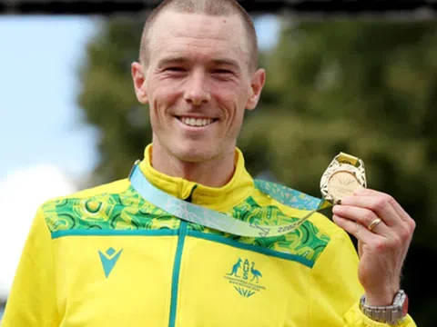 Vừa giành huy chương vàng Commonwealth Games, Rohan Dennis đã phải nhập viện