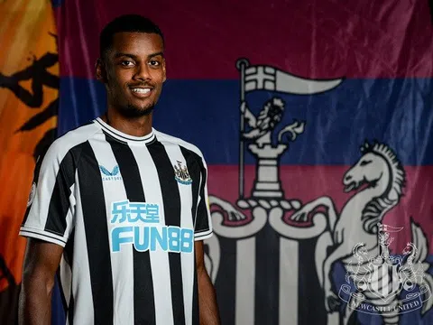 Alexander Isak trở thành bản hợp đồng đắt nhất trong lịch sử Newcastle United