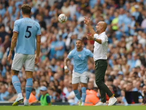 Huấn luyện viên Pep Guardiola chỉ trích hàng thủ Man City