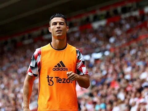 Ronaldo không hài lòng khi bị cắt giảm 25% thu nhập tại Manchester United