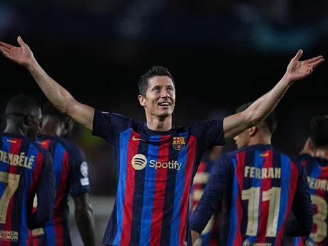 Barcelona - Viktoria Plzen > 5-1: Đẳng cấp của Lewy