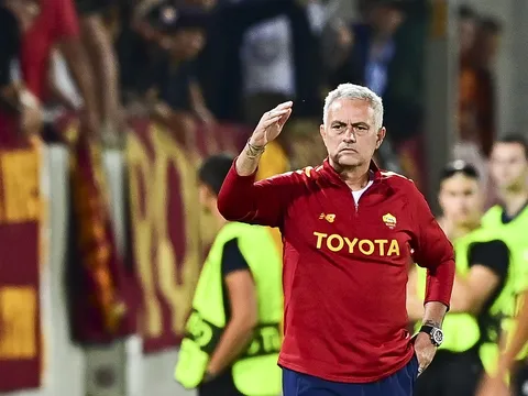 Ludogorets - Roma > 2-1: Huấn luyện viên Mourinho rơi vào 'khủng hoảng'