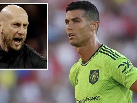 Jaap Stam đổi thái độ với Ronaldo