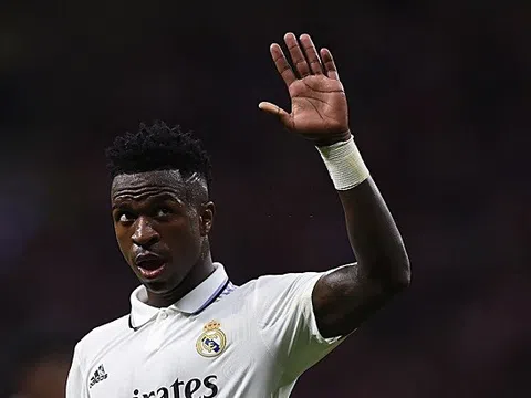 Cổ động viên Atletico phân biệt chủng tộc Vinicius trước trận derby Madrid