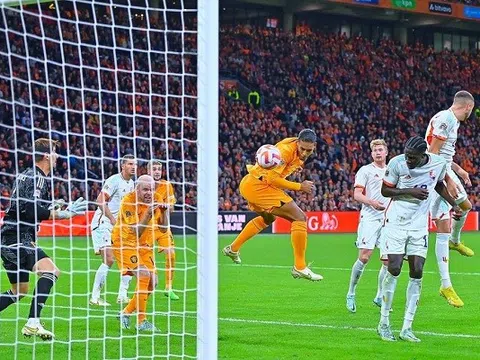 Van Dijk đưa Hà Lan vào bán kết Nations League