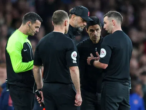 Huấn luyện viên Jurgen Klopp đổ lỗi cho trọng tài sau thất bại trước Arsenal