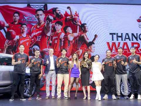 Cầu thủ Thang Long Warriors ghé thăm gian hàng Audi tại triễn lãm Ôtô Việt Nam 2022