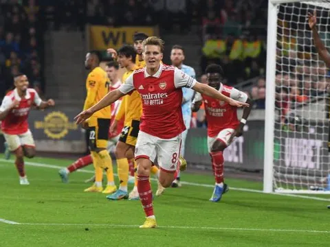 Wolves - Arsenal > 0-2: Odegaard lập cú đúp, Arsenal tạo cách biệt 5 điểm trước Giáng sinh