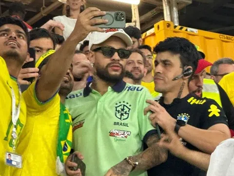 Neymar "like Auth" làm náo loạn khán đài trận Brazil gặp Thụy Sĩ