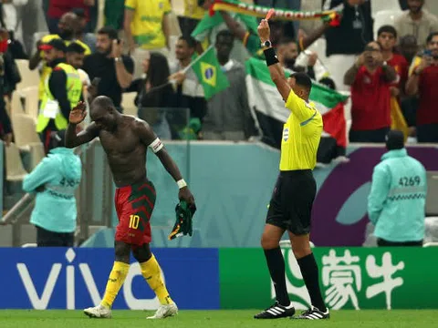 Vincent Aboubakar nhận thẻ đỏ sau bàn thắng lịch sử vào lưới Brazil