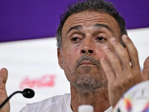 Huấn luyện viên Luis Enrique cho các học trò thực hành 1.000 quả phạt đền