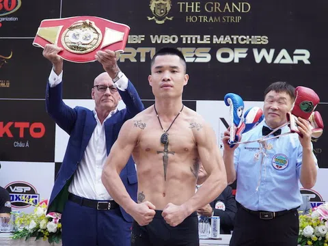 Đinh Hồng Quân bị tước đai trước thềm sự kiện Boxing “bom tấn” Fortunes of War