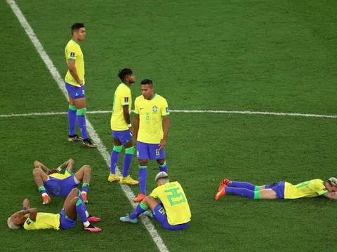 Cầu thủ Brazil bật khóc sau trận thua Croatia