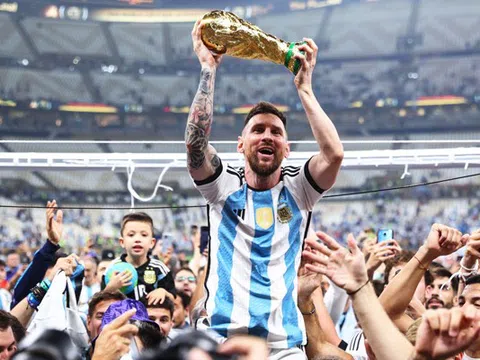 Lionel Messi đã tái hiện màn ăn mừng lịch sử của huyền thoại Diego Maradona