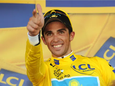 Cựu Áo vàng Tour de France Alberto Contador phẫu thuật