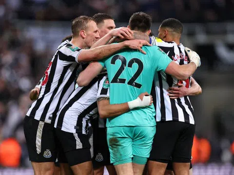 Newcastle hẹn gặp Man United ở chung kết League Cup