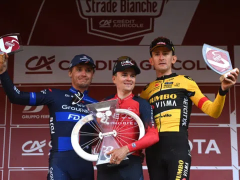 Tom Pidcock chiến thắng solo tại Strade Bianche 2023