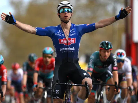 Kaden Groves thắng chặng 6 Volta a Catalunya