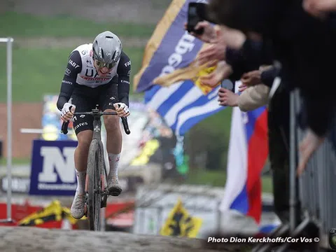 Tadej Pogacar chiến thắng solo ở Tour of Flanders