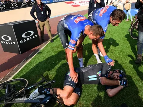 Mathieu van der Poel xin lỗi John Degenkolb