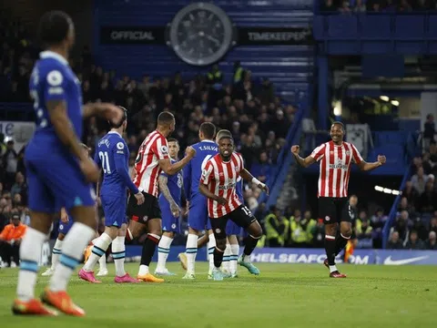 Chelsea - Brentford > 0-2: Chìm sâu trong khủng hoảng