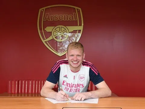 Ramsdale đã kí hợp đồng mới với Arsenal