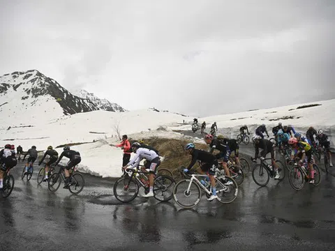 Giải Xe đạp Giro d'Italia cắt 2/3 lộ trình chặng 13 vì thời tiết xấu