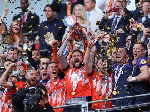 Luton Town giành vé lịch sử thăng hạng Premier League