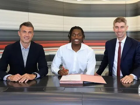 Paolo Maldini và Ricky Massara bị AC Milan sa thải