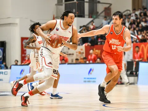 VBA 2023: Thang Long Warriors thắng trận đầu với hơn 100 điểm