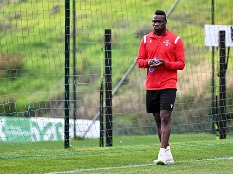 Balotelli đối mặt nguy cơ bị thanh lý hợp đồng