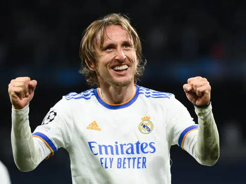 Modric chính thức gia hạn hợp đồng đến năm 2024 với Real Madrid
