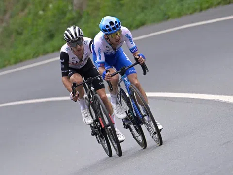 Giải Xe đạp Tour de France 2023: Anh em song sinh nhà Yates thắng chặng đầu