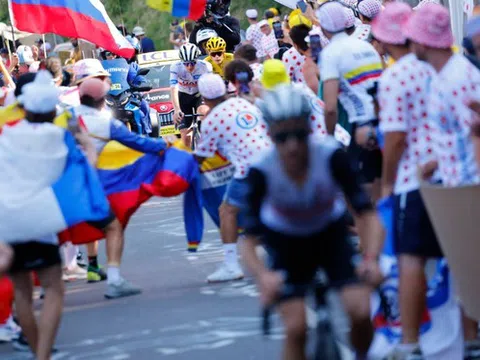 Tour de France khốn khổ vì khán giả