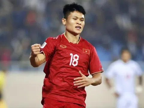 Tuấn Hải nhận số áo đặc biệt ở tuyển Việt Nam