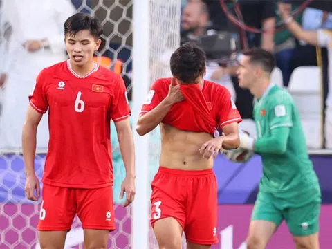 Đội tuyển Việt Nam ra khỏi tốp 100 FIFA