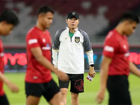Huấn luyện viên Shin Tae-yong gặp nhiều khó khăn vì thiếu hàng loạt hậu vệ