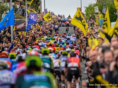 Khán giả liên tiếp gây tai nạn tại cuộc đua Xe đạp Tour of Flanders